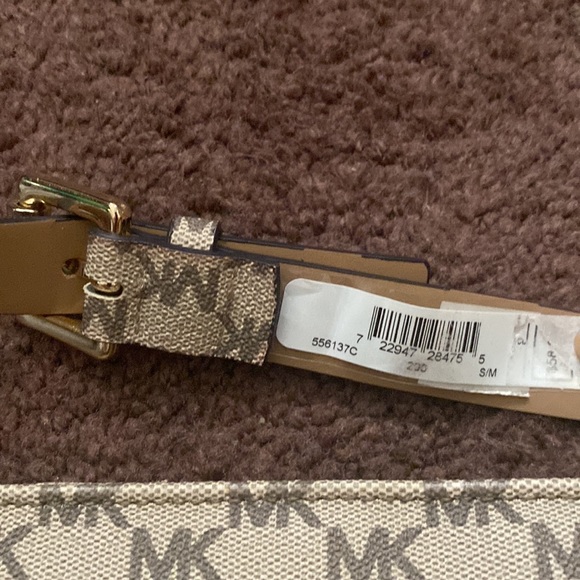 Micheal Kors belt bag Small/ medium - Picture 8 of 17